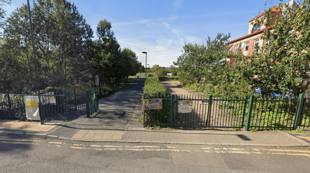 main car access entry to Lordship Rec
